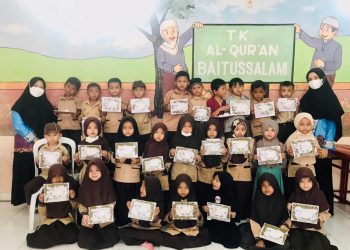 Siswa PAUDQu Baitussalam Buat Kolase Kapas pada Gambar Domba