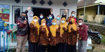 Warga RW. 06 Desa Cibatu antusias ikuti vaksin COVID-19
