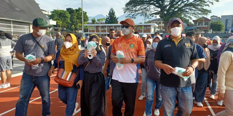 Peringati HPN 2022, Walikota dan Anggota PWI Edukasi Masyarakat Soal Kebersihan