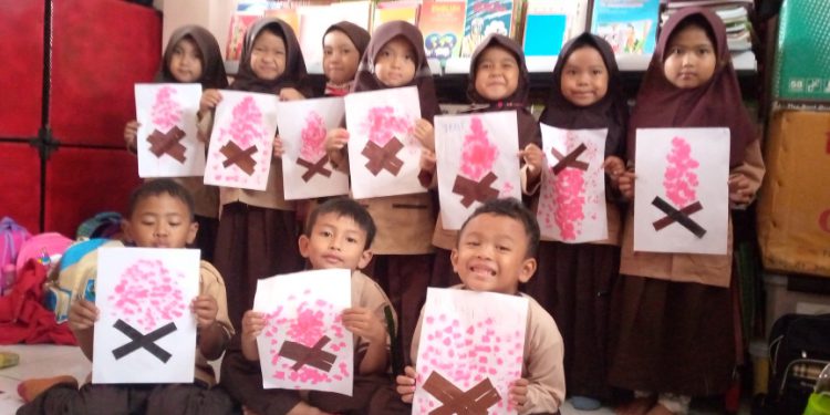 Siswa PAUDQU Baitussalam buat Kreasi Api Unggun, Simak Apa Saja Bahannya?
