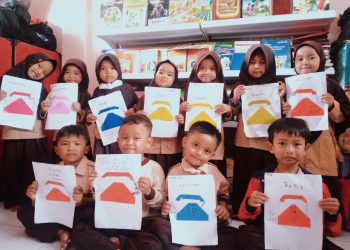 Siswa PaudQu Baitussalam Kelas A Buat Kreasi Melipat Origami Membentuk Telepon