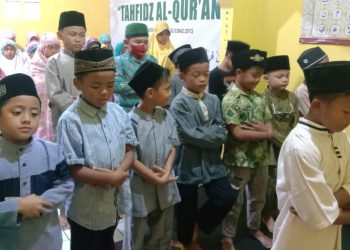 Pesantren Tahfidz Al-Qur’an Fathiyyah Zahra Abdul Karim Galakkan Shalat Berjamaah