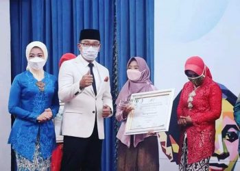 Peringatan Hari Kartini Tingkat Jabar, Mayang Permatasari Raih Penghargaan Bidang Kesehatan