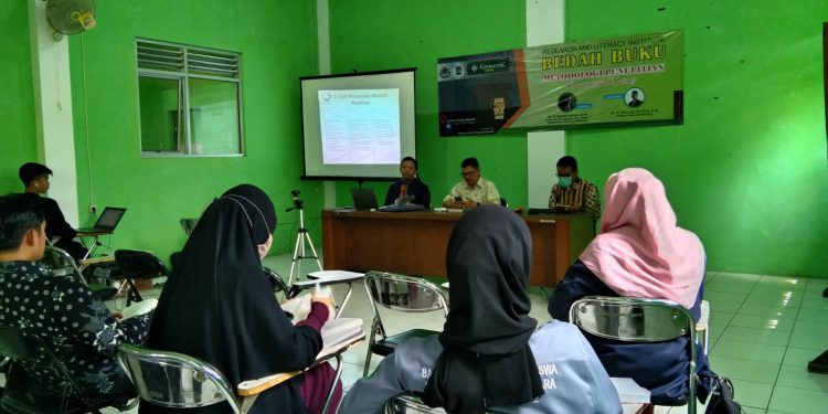 RLI lakukan Bedah Buku Metodologi Penelitian dengan Mahasiswa Sukabumi