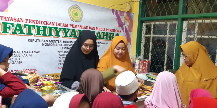 Tahfidz Al-Qur’an Fathiyyah Zahra Abdul Karim Berbagi dengan Santri