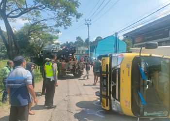 Terjadi Tubrukan Colt Diesel dan Brio di Jalan Nasional Sukalarang