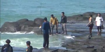 Dua Selamat Satu Hilang, Tiga Remaja Bogor Terseret Ombak Karanghawu