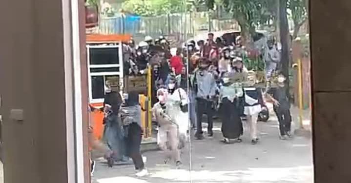 Antrian Pembelian Tiket Bioskop Moviplex Kota Sukabumi Disoal Lurah Selabatu