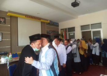Reward UPZ Kecamatan Cicantayan Didapat Pemdes Cimahi di Acara Halal Bihalal