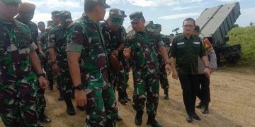 Kasad Dudung Tinjau Uji Coba Roket Terpadu di Ujunggenteng Sukabumi