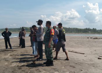 Lima Wisatawan Kota Sukabumi Terseret Ombak di Tegalbuleud, Satu Hilang