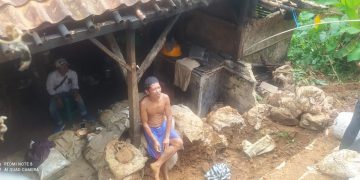 TPT Longsor Timpa Rumah di Kalapanunggal