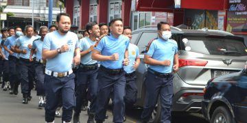 Petugas Lapas Sukabumi Lakukan Pembinaan Jasmani