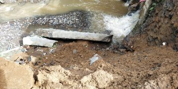 TPT Jembatan Cicatih Cicurug Longsor, Akibat Debit Air Naik