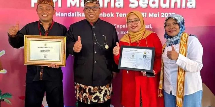 Bupati Sukabumi Dianugerahi Sertifikat Eliminasi Malaria Oleh Kemenkes RI