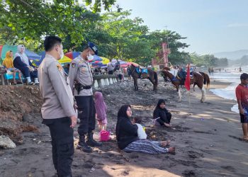 Jelang Weekend Kawasan Wisata Pantai Mulai Dipenuhi Wisatawan