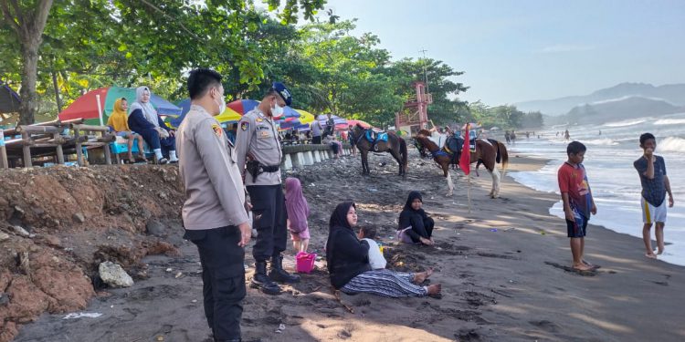 Jelang Weekend Kawasan Wisata Pantai Mulai Dipenuhi Wisatawan