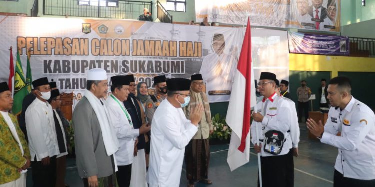 Bersama Kapolres, Kemenag dan Pemkab Sukabumi Lepas Jemaah Haji Pertama