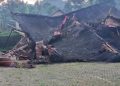 Diterjang Angin dan Hujan Deras Bangunan Pentas Seni Kasepuhan Cipta Mulya Ambruk