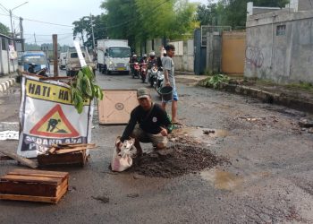 Aksi Nyata Karang Taruna Unit 06 Cipanengah ini Patut Diapresiasi