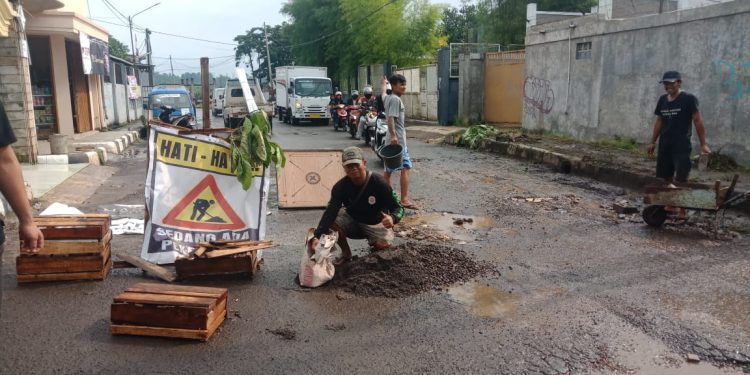 Aksi Nyata Karang Taruna Unit 06 Cipanengah ini Patut Diapresiasi