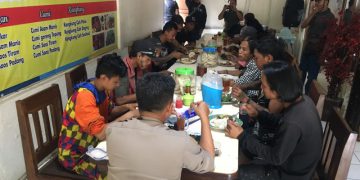 Kapolres Sukabumi Ajak Makan Anak Punk Jalanan di Palabuhanratu