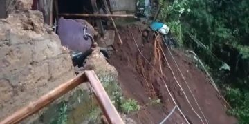 Akibat Tebing Longsor, 12 Jiwa Diungsikan di Ciambar Sukabumi