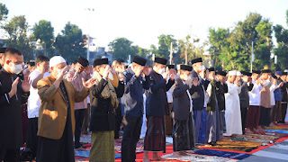 Walikota Sukabumi Bersama Ribuan Warga Gelar Shalat Idul Adha di Lapang Merdeka
