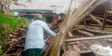 Rumah Kakek Enyang Nasrudin di Sukalarang, Ambruk Akibat Angin Kencang