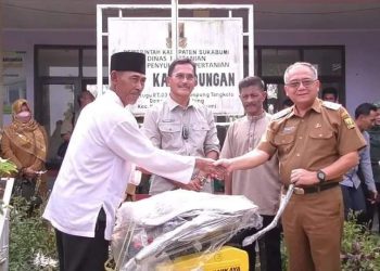 Wabup Serahkan Bantuan Cultivator Alsintan untuk Poktan di Kecamatan Kabandungan