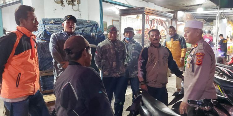 Kapolsek Cisaat Sambangi Pengemudi Opang, Perhatikan Keselamatan Diri