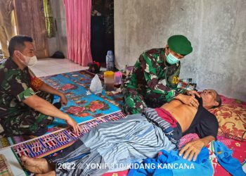 Nakes TNI AD Yonif 310 Gelar Pemeriksaan Kesehatan Gratis