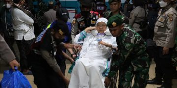 Kloter 31 Jemaah Haji Kabupaten Sukabumi Tiba, Kapolres Langsung Menyambut