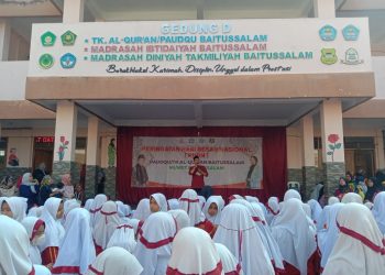 Siswa PaudQu/TK Al-Qur’an/MI/MDT Baitussalam Antusias Ikuti HUT RI Ke 77