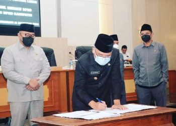 Wabup Wakili Bupati di Paripurna DPRD Sukabumi