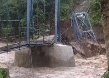 Jembatan Terputus Dua Kedusunan di Bantargadung Terisolir