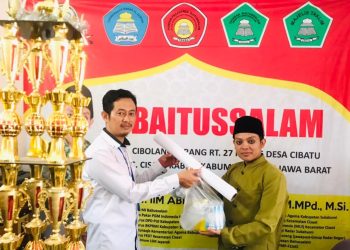 Dinas Kesehatan Kab. Sukabumi Berikan Obat-Obatan dan Stiker Untuk UKS MI Baitussalam