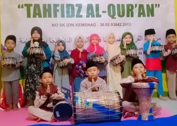 Santri Tahfidz Al-Qur’an Fathiyyah Zahra Abdul Karim Giat Latihan Marawis