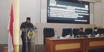 Rapat Paripurna, Bupati Marwan Sampaikan Pendapat atas Raperda Inisiatif DPRD