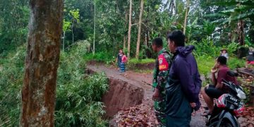 Bencana Longsor Kepung Kecamatan Caringin