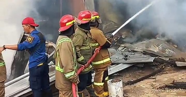 Pabrik Pengovenan Kayu di Cicantayan Kebakaran, Nilai Kerugiannya Fantastic