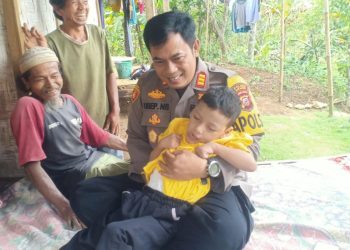 Kapolsek Jampangtengah Siap Fasilitasi Pengobatan Kedua Anak Penderita Kelumpuhan
