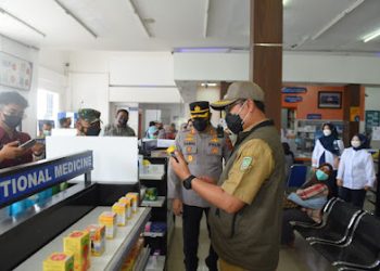 Kapolres Pimpin Pengecekan Peredaran Obat Sirup di Apotek Seusai ada Surat Edaran BPOM