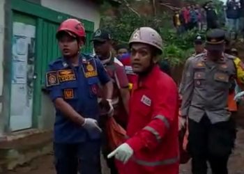 Tiga Jenazah Tertimbun Tanah di Kecamatan Caringin Ditemukan