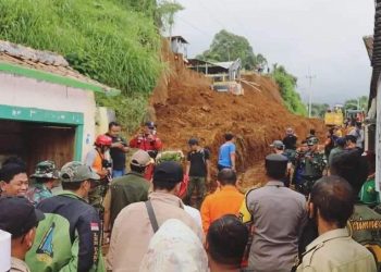 Sekda Tinjau Lokasi Longsor Caringin dan Ucapkan Belasungkawa