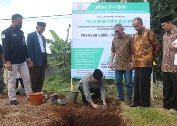 Peletakan Batu Pertama Pembangunan Ponpes Darul Ikhlas, Bojongasih Parakalsalak