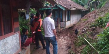 Kembali Terjadi Longsor di Kecamatan Caringin, Tutup Jalan Lingkungan dan Ancam 2 Rumah