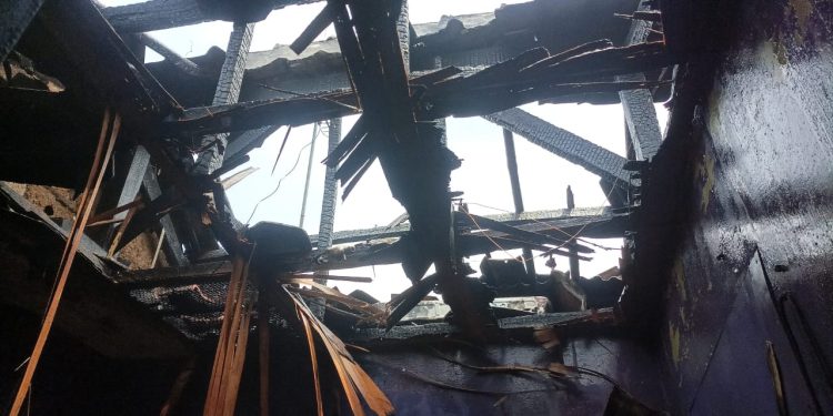 Kebakaran Rumah di Cisaat, Pemilik Alami Luka Bakar dan Dilarikan Ke Rumah Sakit