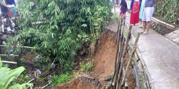 Ruas Jalan Lingkungan di Selabintana Nyaris Putus