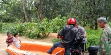Banjir di Ciemas BPBD Terjunkan Bantauan Perahu